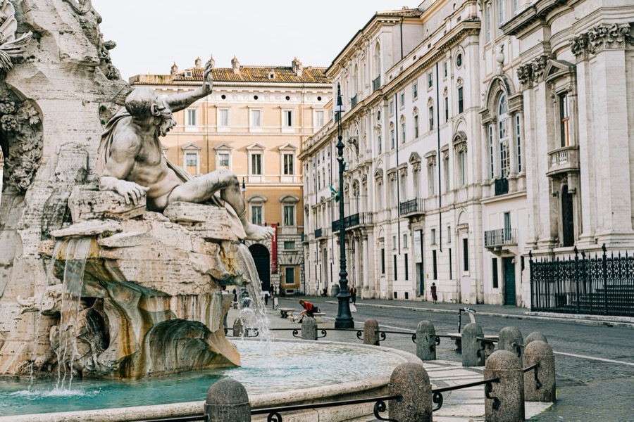 Baroque squares, hidden gems and unique experiences in Rome