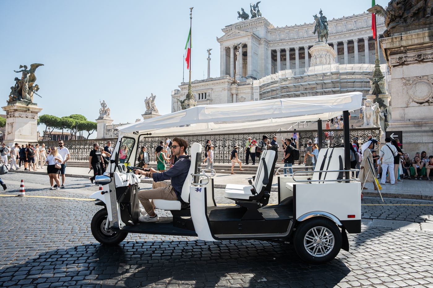 Tuk Tuk Adventure — 2 Hours with Prosecco & Pickup