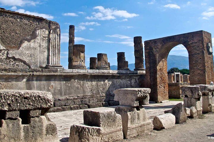 Tour in the Archaeological Park of Pompeii from Naples