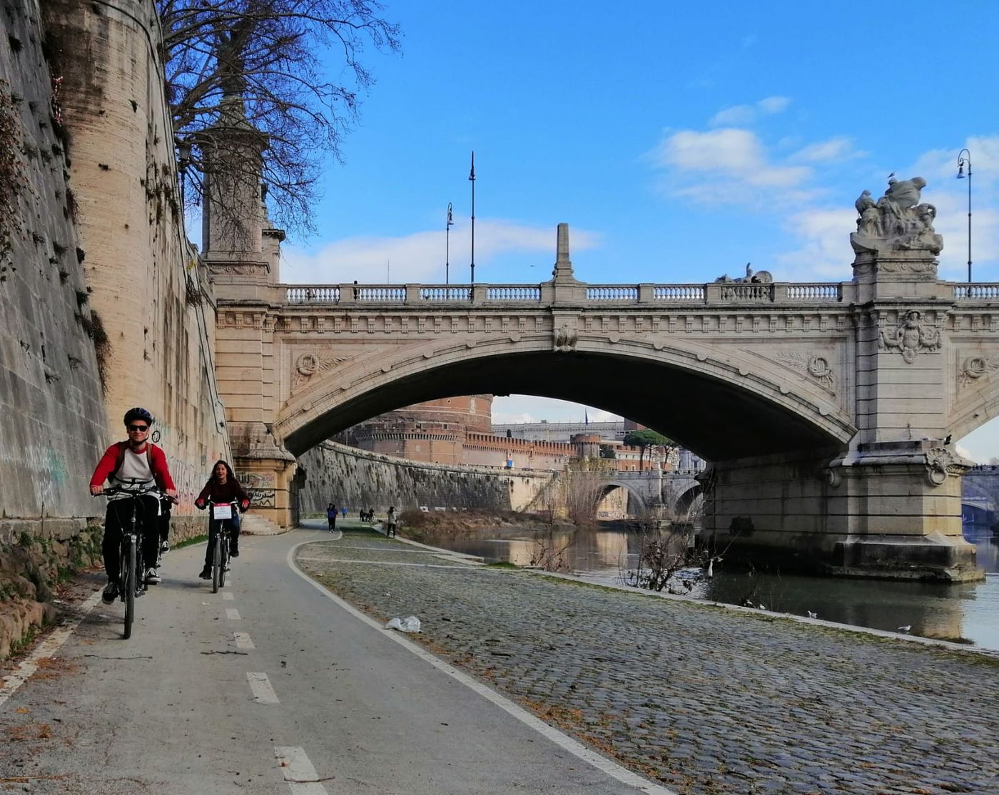 Electric Bike Rental at Lungotevere