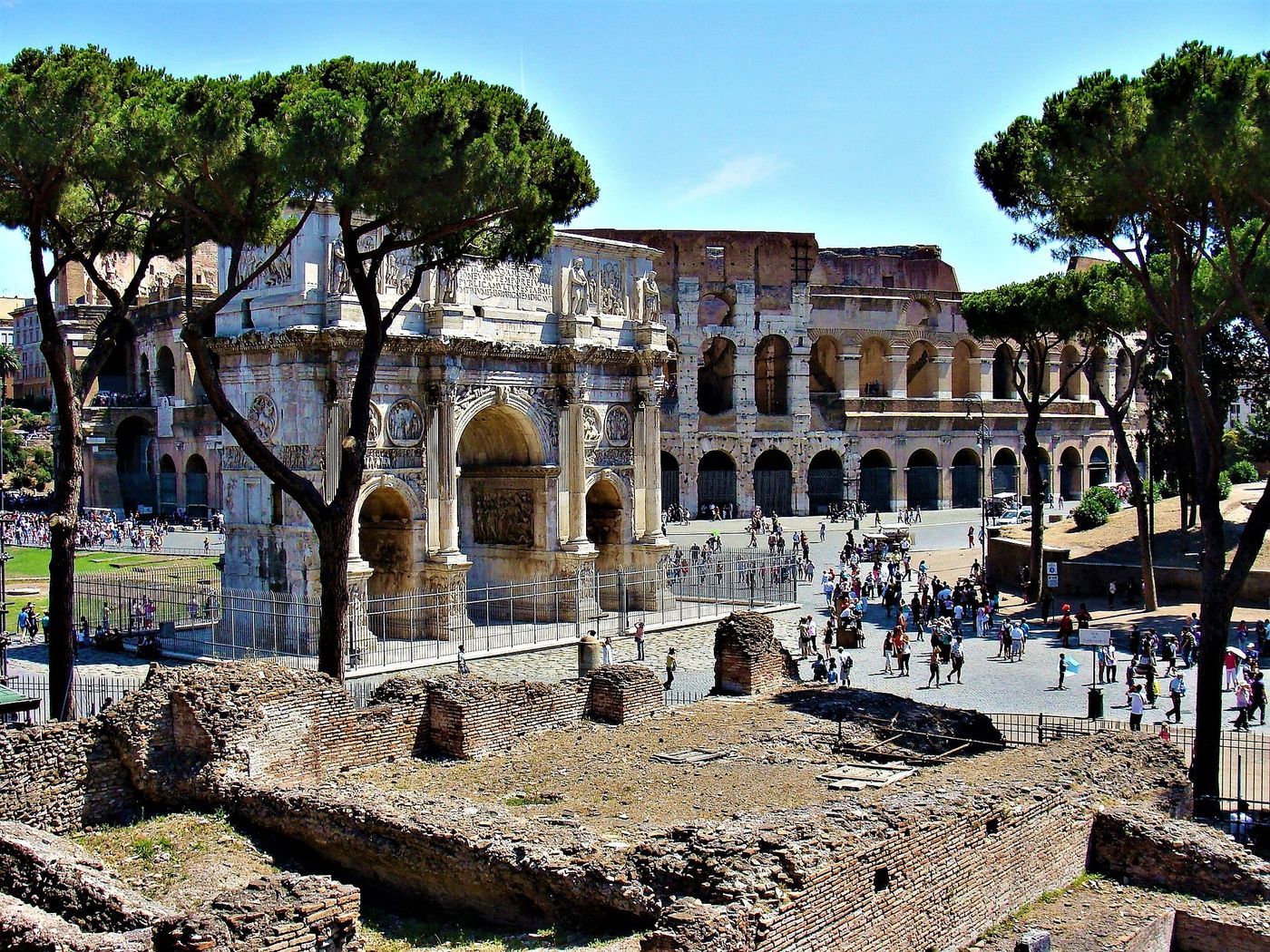 Colosseum Express Tour with Forum and Palatine Access