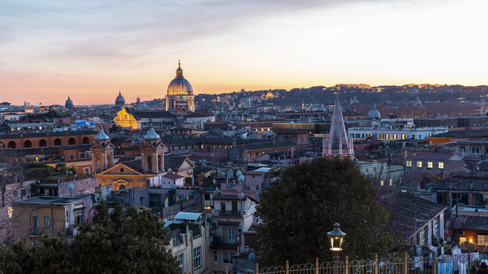 Romantic Rome: Best Sunset Spots & Candlelight Dinners
