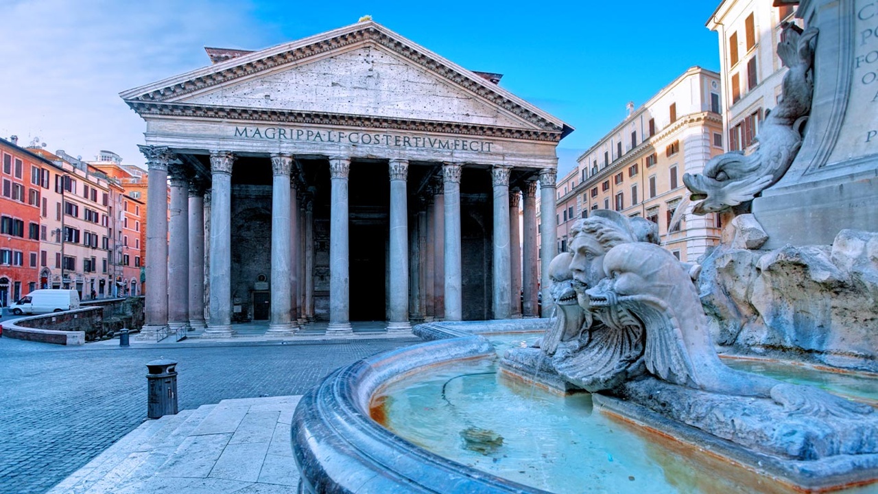 L'image montre le Panthéon, un temple romain antique bien conservé.